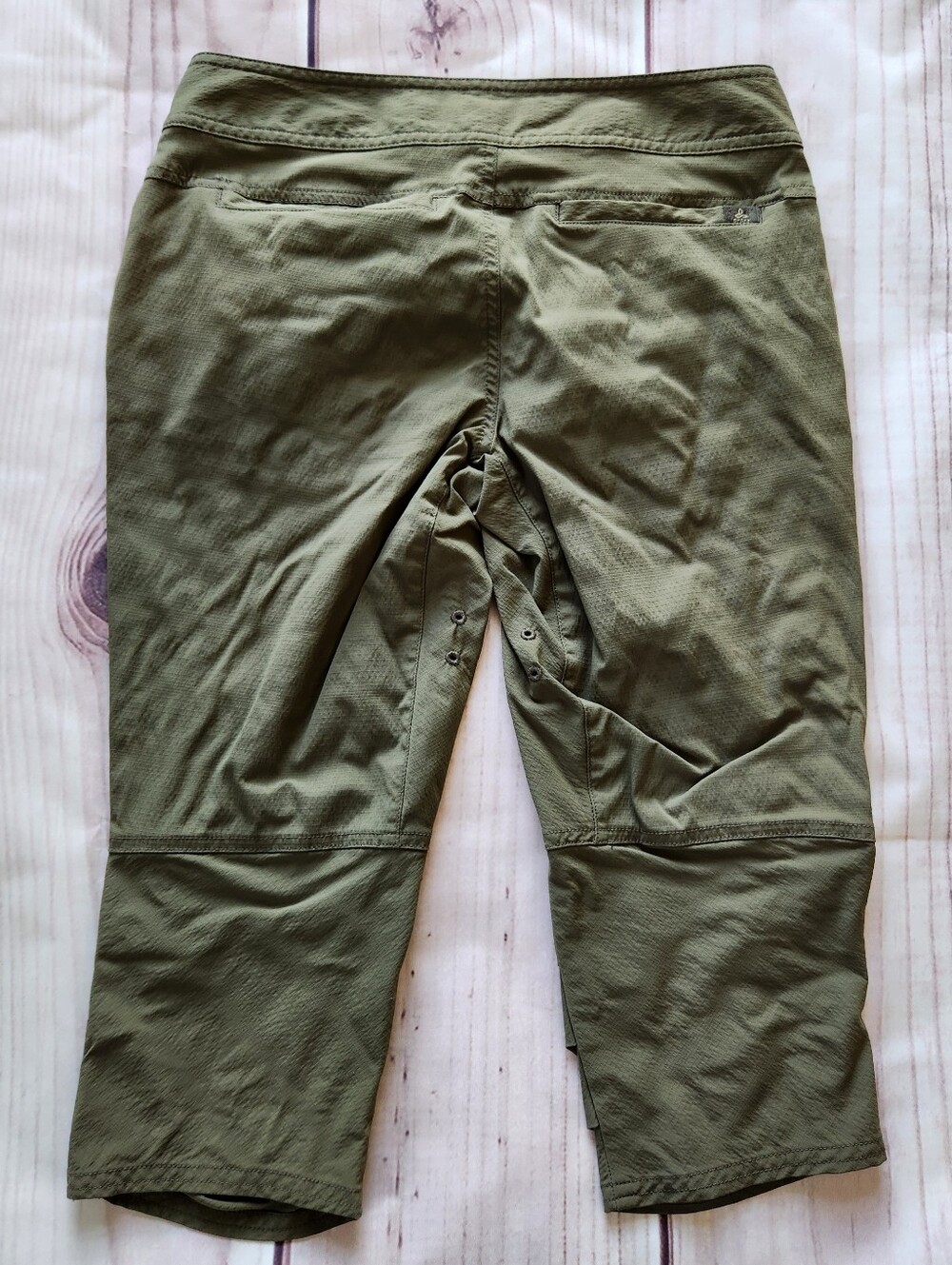 Prana "Jasmine Knicker" Capri Bermuda Cargo Short Olive Green | Women's Size 2 - Picture 6 of 10